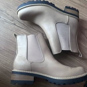 Universal Threads boots